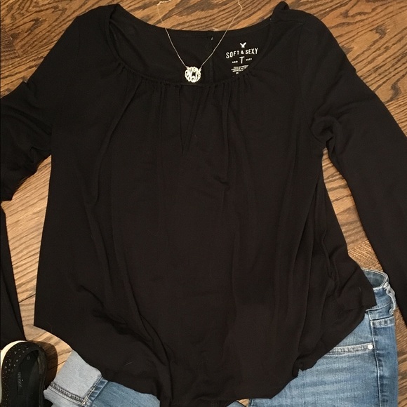 American Eagle Outfitters Tops - ⤵️🌈Butter Soft Top w Bell Sleeves